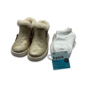 Olive and Eddie Sophia Casual Booties, Kids Size 5M,gold/ 6pk Socks